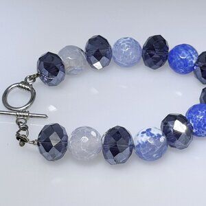 Blue faceted glass bead bracelet, silver tone toggle clasp, 7"